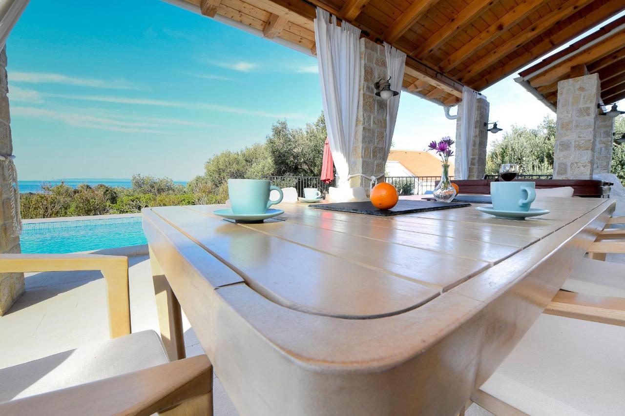 Island Villa Adriana With Heated Pool And Sauna ลุน ภายนอก รูปภาพ