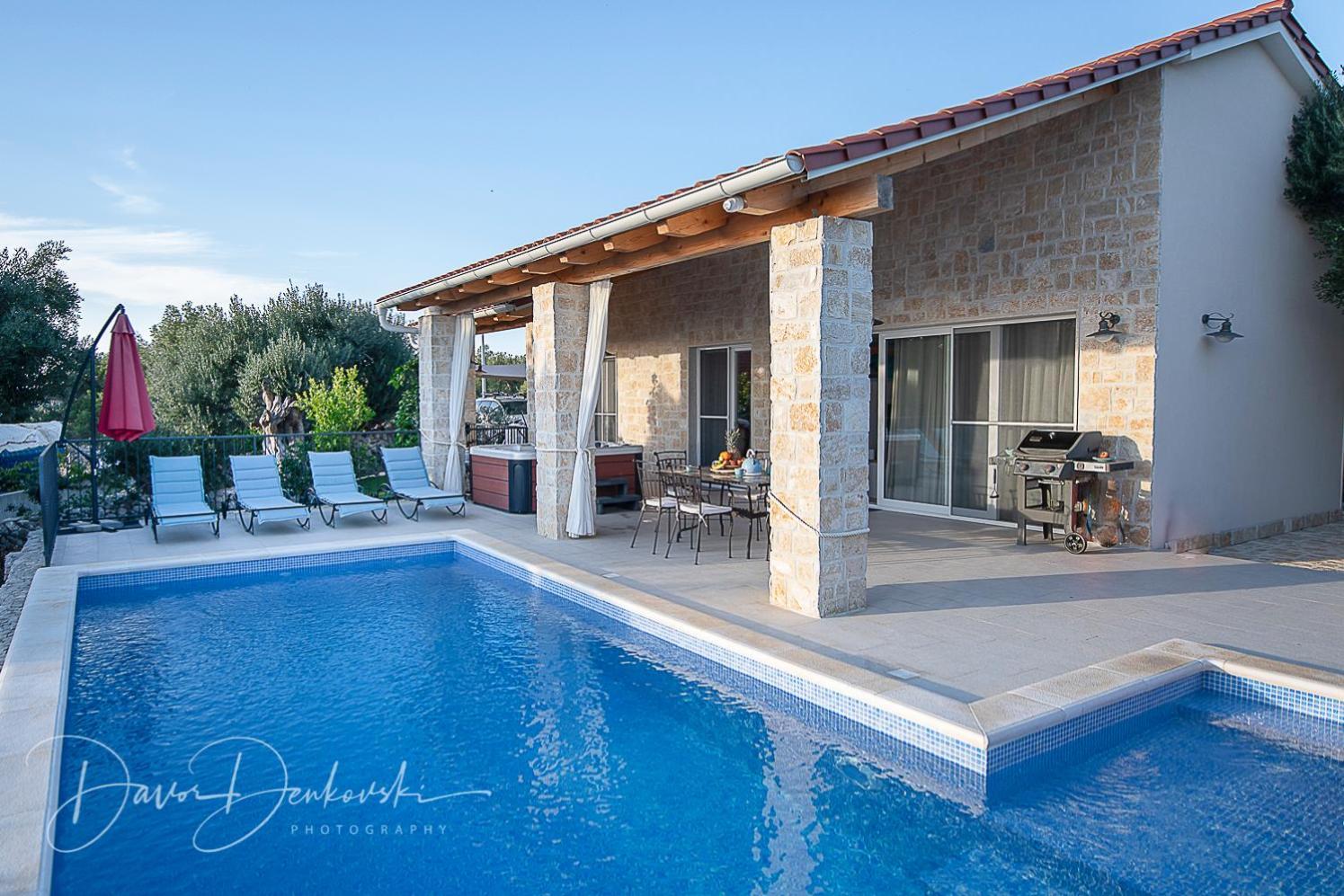 Island Villa Adriana With Heated Pool And Sauna ลุน ภายนอก รูปภาพ